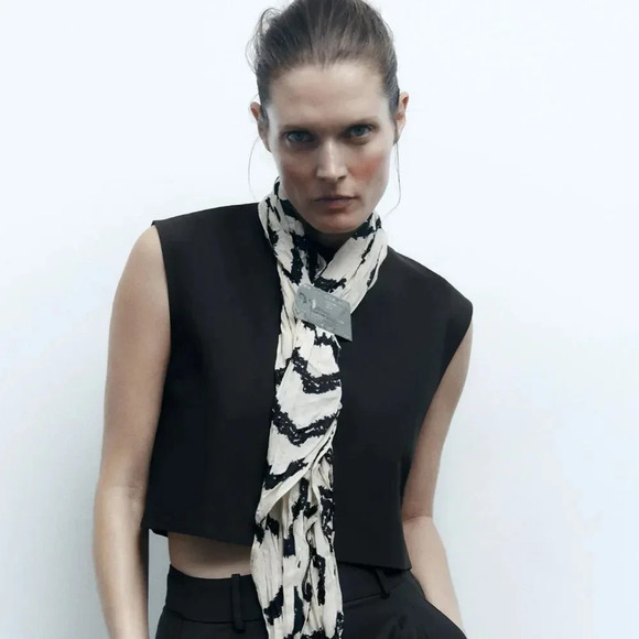 ZARA PLAQUE BROOCH WITH TEXT - Picture 3 of 9